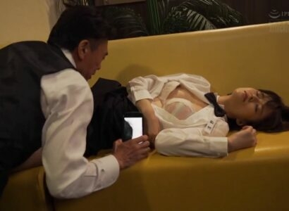 Gã quản lý đồi bại chuốc thuốc mê em nhân viên dễ thương để giở trò - Phim sex không che full HD VLXX JAV